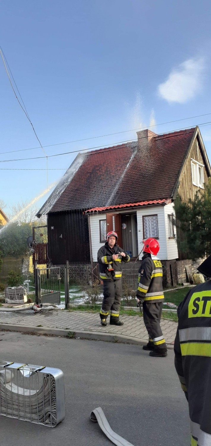 Pożar w Sosnowcu zniszczył część dachu oraz poddasze domu...