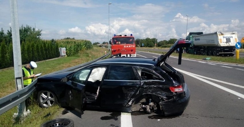 Dwie osoby ranne w poniedziałkowym wypadku na DK 94 w Skołoszowie [ZDJĘCIA]