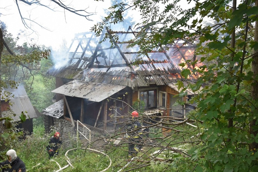 Zakopane. Pożar drewnianego domu na Kozińcu [ZDJĘCIA]