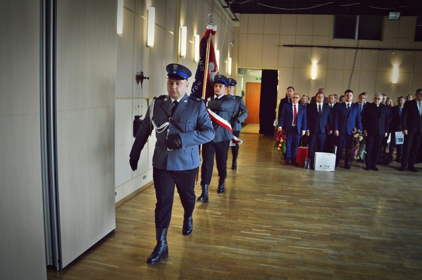 Bełchatów. Komendant Mielczarek oficjalnie pożegnał się z bełchatowską komendą. Policjanci przywitali nowego szefa [ZDJĘCIA]