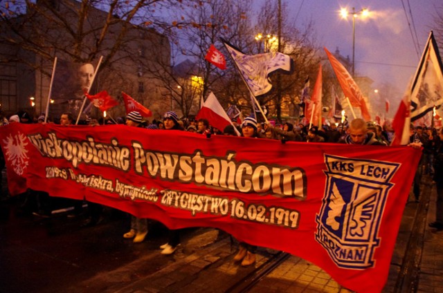Około 2 tysięcy osób przeszło ulicami Poznania w biało-czerwonym ...