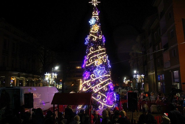 Legnicka iluminacja świąteczna już odpalona, jest zjawiskowo