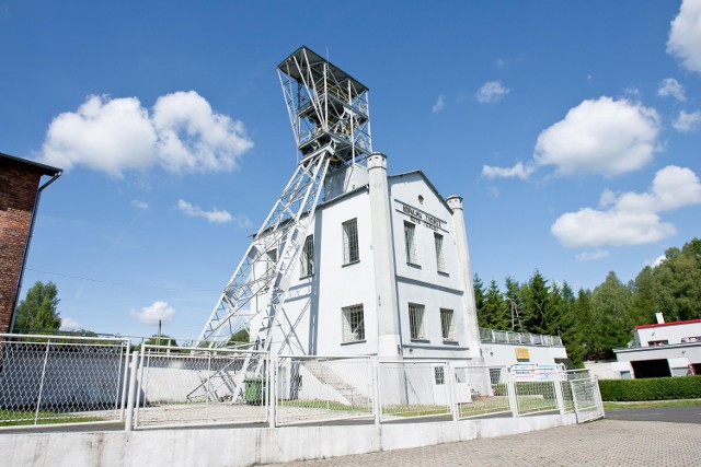 Muzeum Górnictwa i Sportów Motorowych w Wałbrzychu, utworzone przez Jerzego Mazura w kompleksie szybu Teresa zlikwidowanej kopalni Thorez