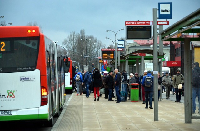 Al. Tysiąclecia. Przebudowany jesienią ub. roku przystanek przy dworcu PKS znajdzie się w tzw. zespole przystanków rejonu ronda Dmowskiego. Takich zespołów przystankowych będzie w Lublinie sześć.