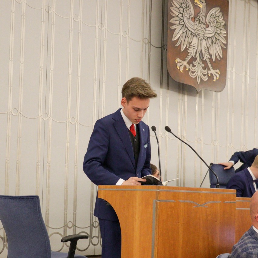 Jeleniogórzanin w Parlamencie Młodych w Senacie RP. To 19-letni Kamil Gabriel Janic