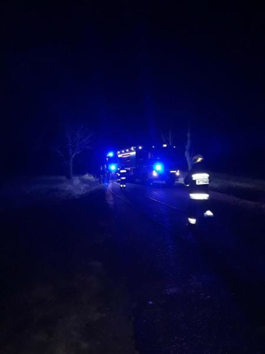 Pożar samochodu osobowego w gminie Lubraniec [zdjęcia]