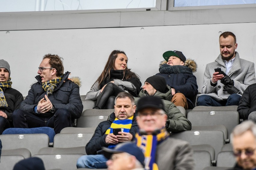 Zachwycające fanki Arki Gdynia! Kibicują i imponują kobiecym wdziękiem. Inne kluby mogą Arce Gdynia pozazdrościć fanek!