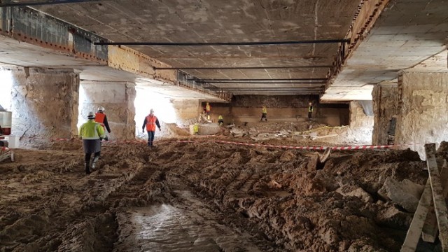 Czytaj też: Metro w Warszawie. Powstaje koncepcja kolejnych linii. Trasa trzeciej nitki już w tym roku. Budowa "na zakładkę" od 2023