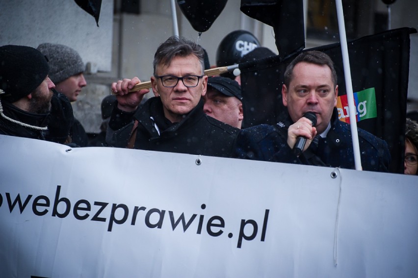 Protest frankowiczów, Warszawa. Czarna procesja oszukanych...