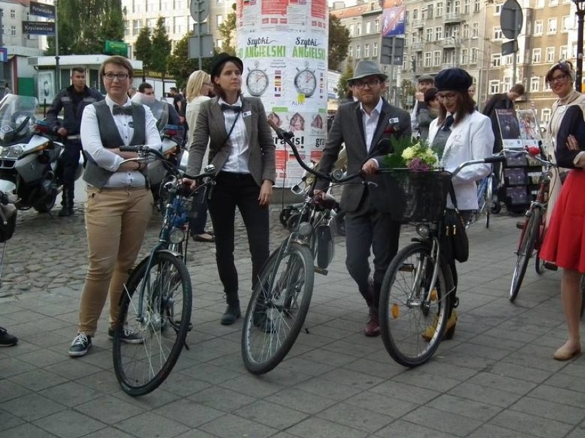 Przebiorą się w stroje sprzed 100 lat i przejadą przez Poznań na rowerach