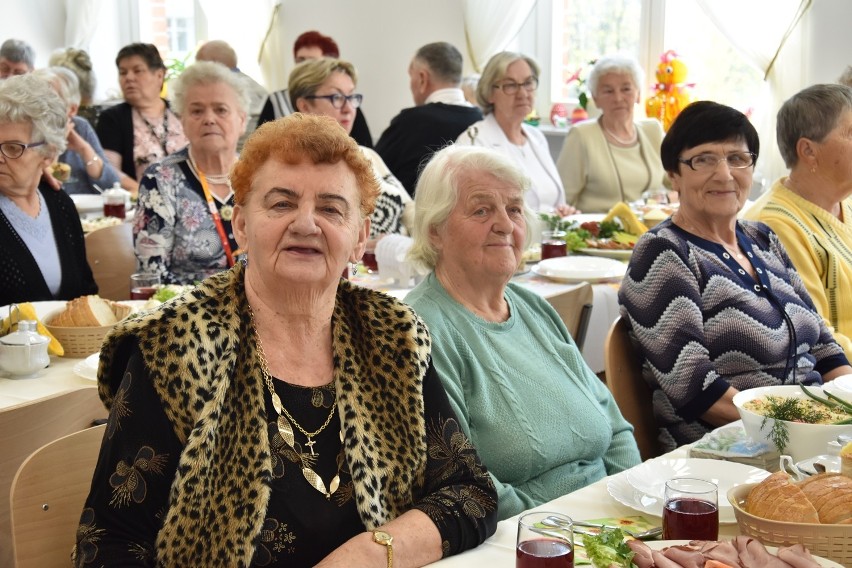 Oleśnica: Seniorzy na śniadaniu wielkanocnym w CUS-ie (GALERIA ZDJĘĆ)