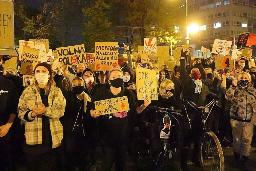 Strajk kobiet w Łodzi! Dziś ponownie kobiety wyszły protestować na ulice Łodzi! ZDJĘCIA