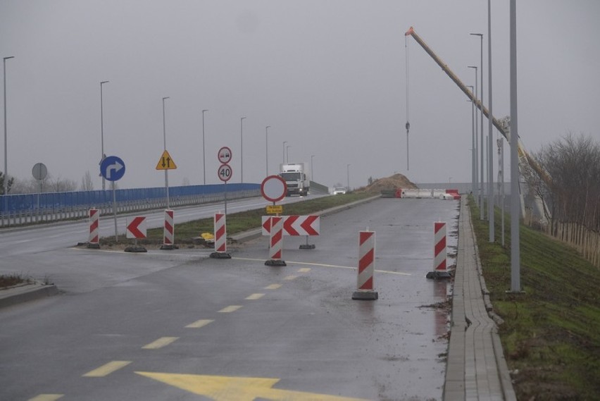 Pod wiaduktem nad linią kolejową Toruń-Kutno pojawił się...