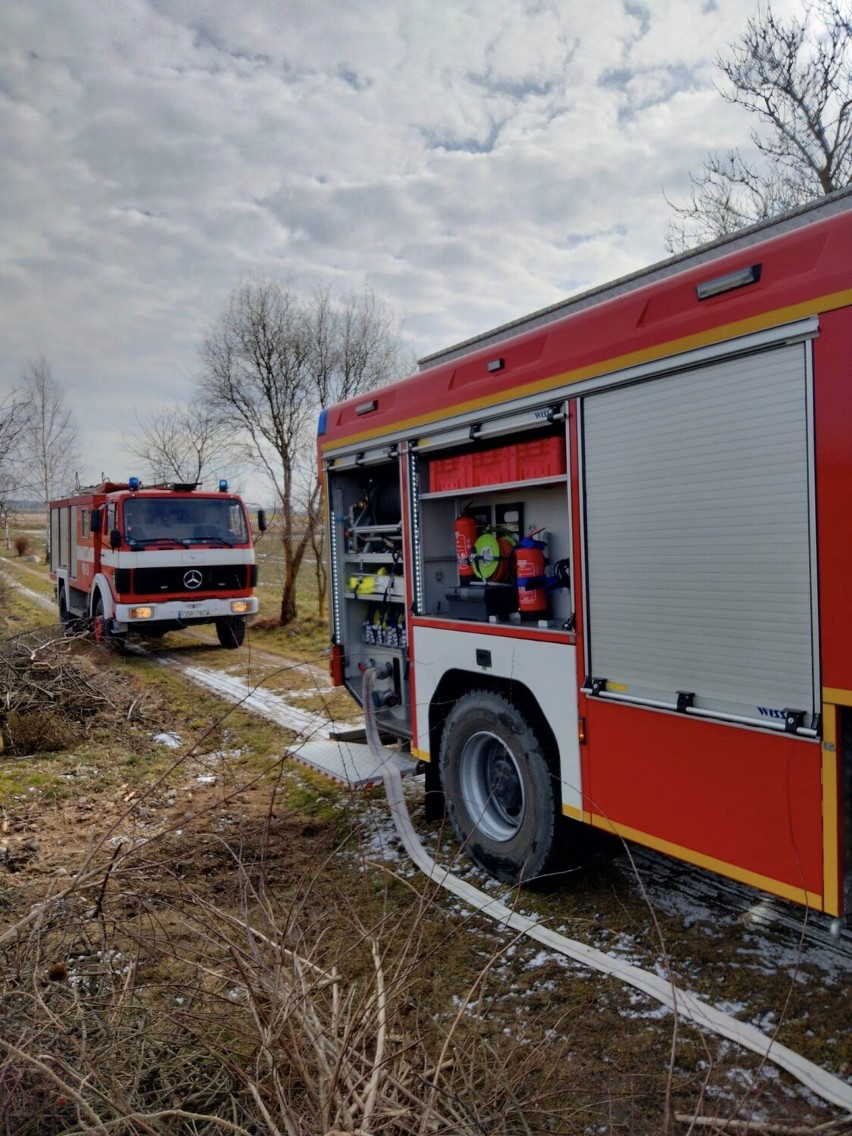 Pożar poddasza w Góralach koło Jabłonowa Pomorskiego. Mieszkańca zaalarmowała czujka. Zobacz zdjęcia