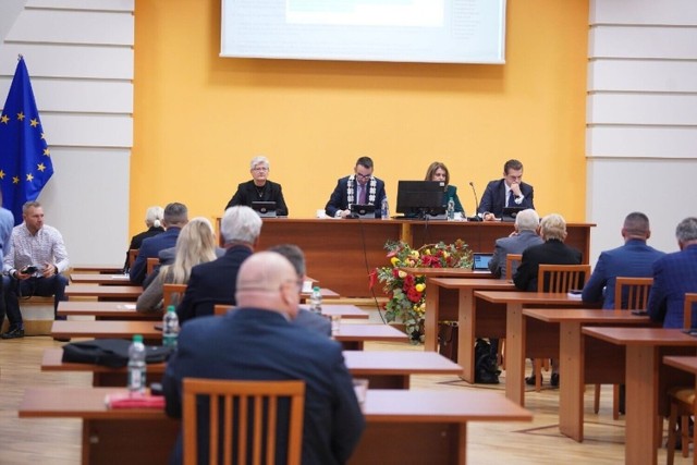 27 września 2022 włocławscy radni spotkali się na sesji. Przed sesją i w przerwie w czasie obrad prezydent oraz radni PiS zorganizowali krótkie konferencje prasowe.