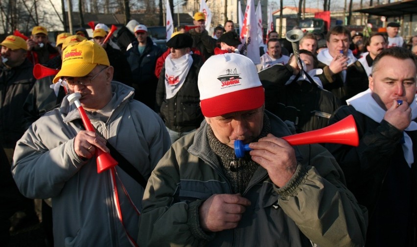 Pikieta Solidarności przed sosnowiecką firmą [WIDEO + ZDJĘCIA]