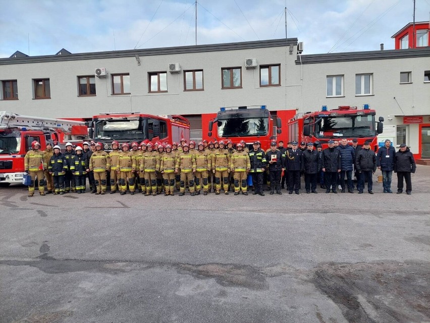 Makowscy strażacy pożegnali odchodzących na emeryturę kolegów, 21.02.2023