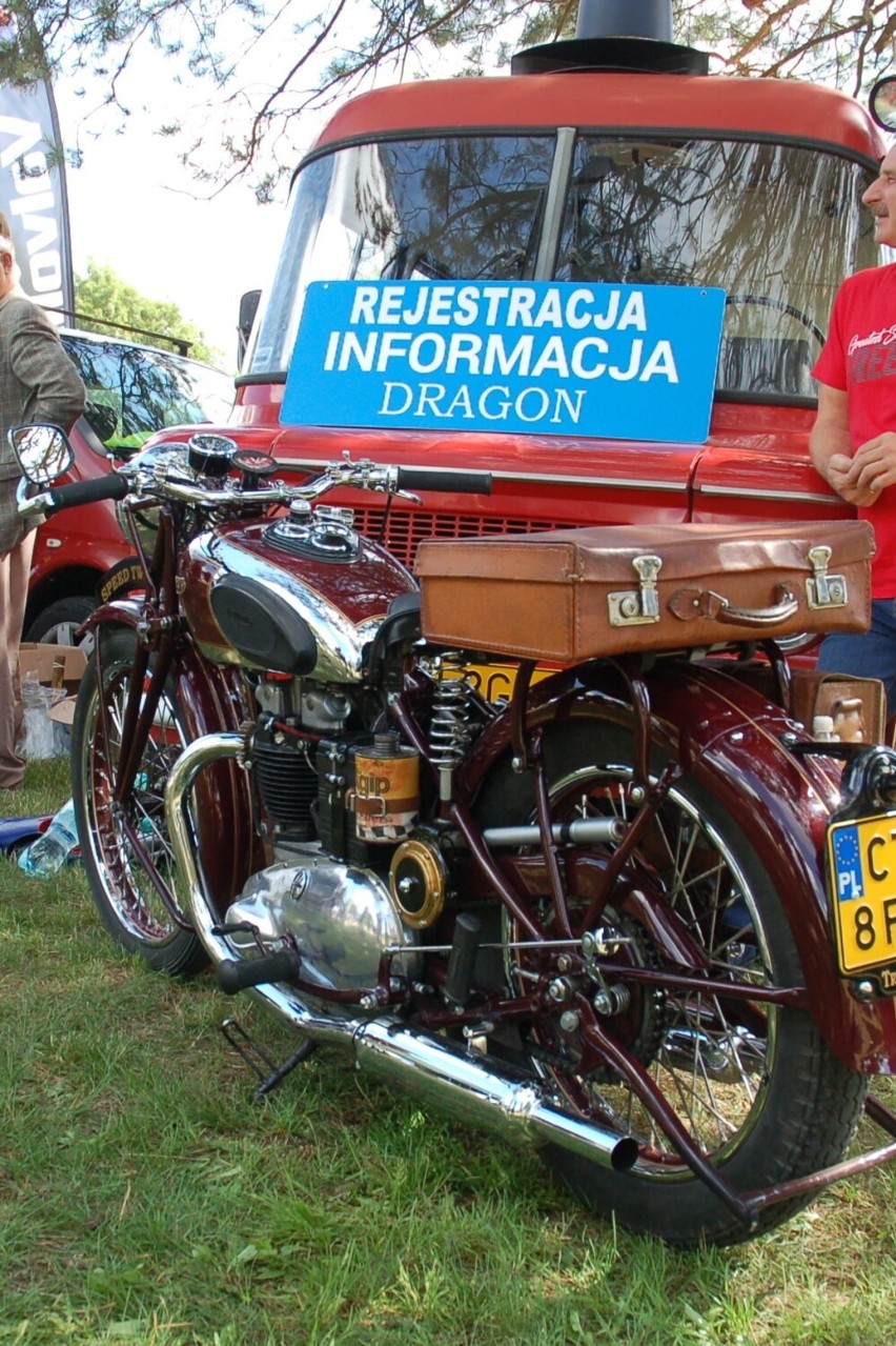 XIX Wystawa Pojazdów Zabytkowych w Tucholi. Jakie to piękne auta i motocykle!