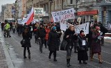 Manifestacja feministek na Piotrkowskiej: &quot;10 lat, zero zmian&quot;