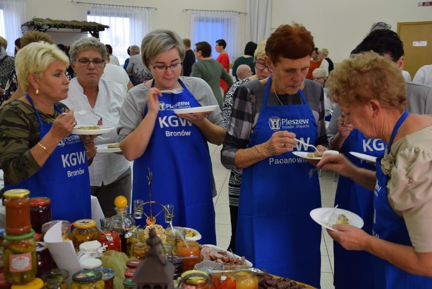 Panie z Kół Gospodyń Wiejskich z Miasta i Gminy Pleszew po raz kolejny zachwyciły jesiennymi przepisami na przetwory