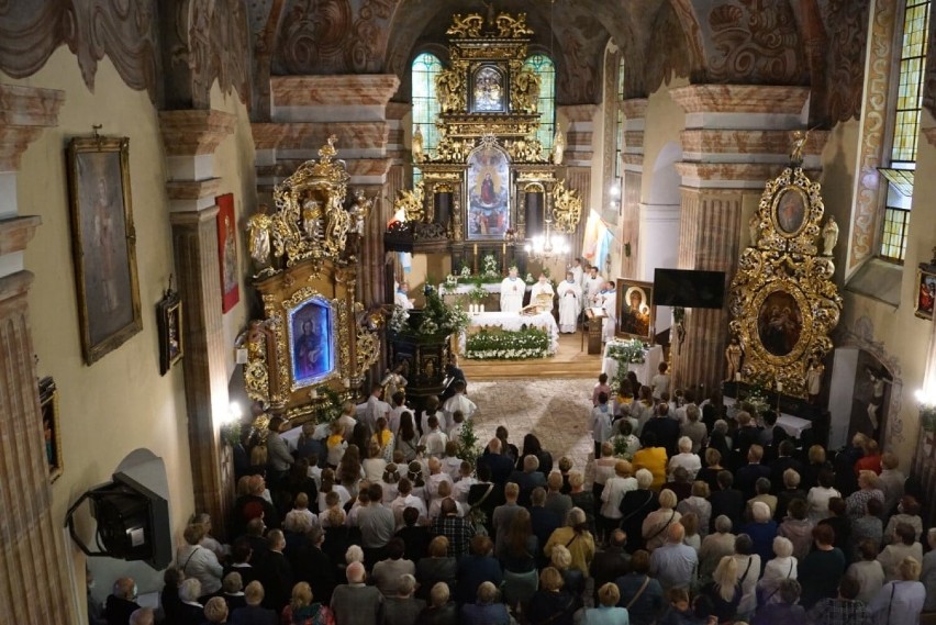 Peregrynacja kopii obrazu Matki Bożej Częstochowskiej w Wieleniu. Towarzyszyły jej łzy wzruszenia