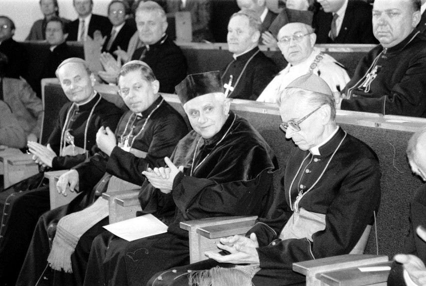W 1988 roku kard. Joseph Ratzinger otrzymał tytuł doktora...