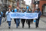 Przez Staromiejską na plac Pokoju w Lęborku, żeby zamanifestować solidarność z osobami z autyzmem