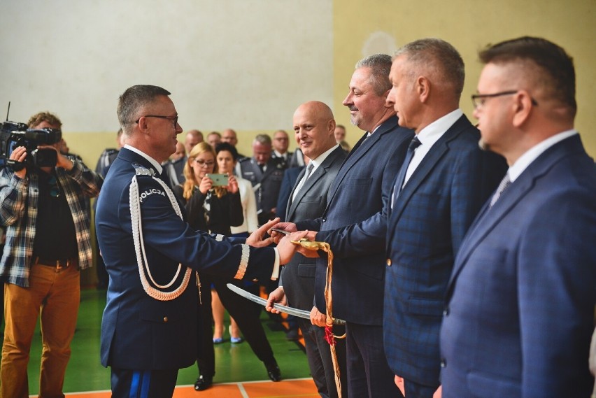 70 nowych policjantów przyjętych do służby. Złożyli ślubowanie