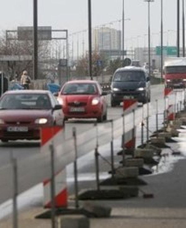 Trasa Toruńska: drogowcy otworzyli jeden pas ruchu w stronę Marek