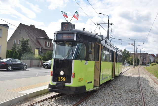 Najczęściej wnoszonym postulatem jest przedłużeniem linii tramwajowej na Piaskach do końca ul. Kazimierza Wielkiego.