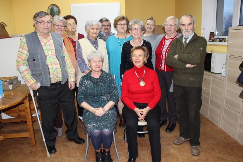 Popołudniowe spotkane seniorów w Stefanowicach, zorganizowane przez Stowarzyszenie "Działajmy Razem"