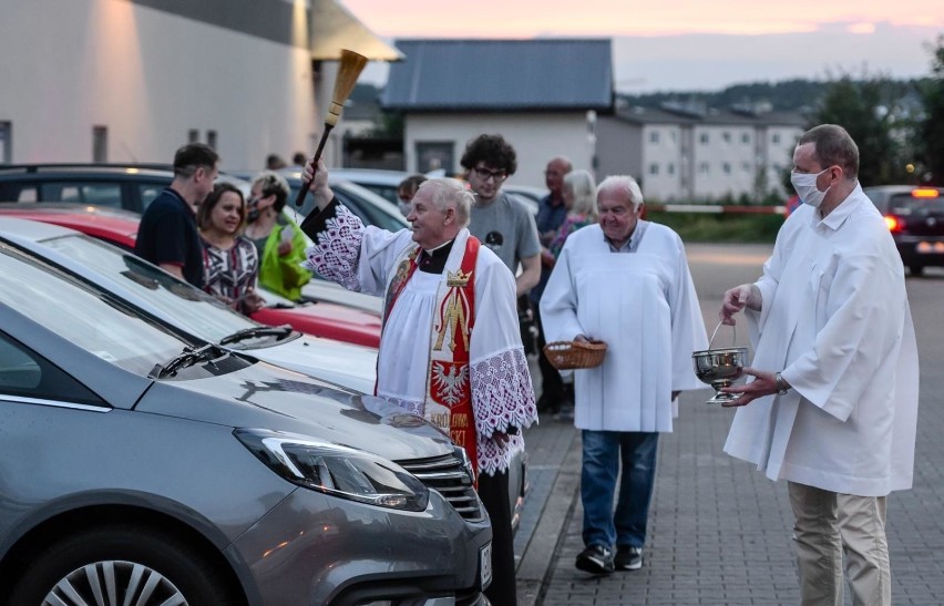 Święcenie pojazdów na św. Krzysztofa w parafii św. Jadwigi...