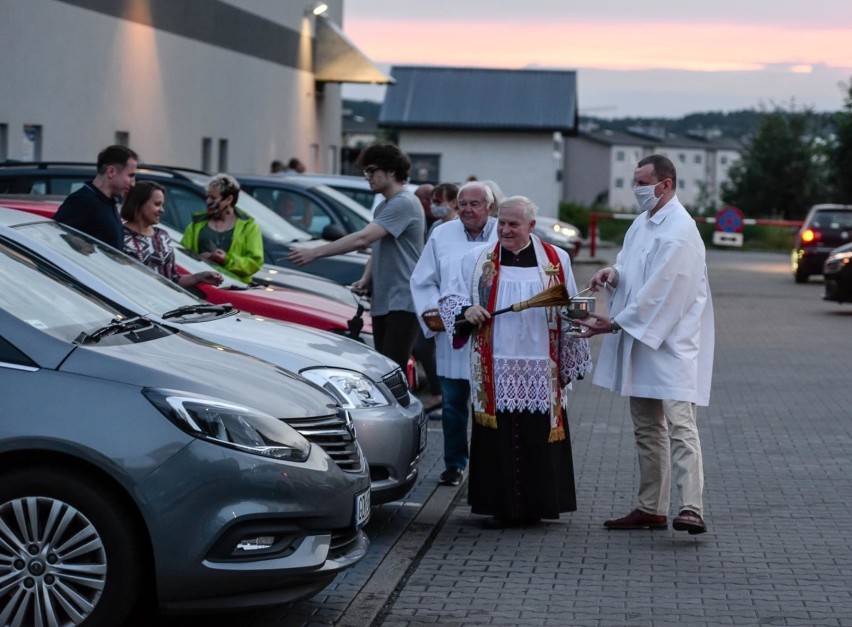 Święcenie pojazdów na św. Krzysztofa w parafii św. Jadwigi...
