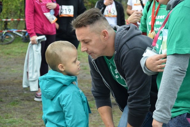 Kumple na zabój. Antoś i jego tata, pan Sławek. Antoś odszedł, ale pewnie z góry obserwuje walkę swojego taty z rakiem.