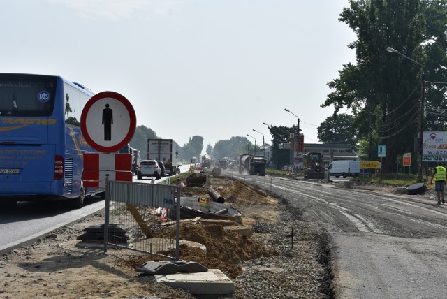 Ruch na ulicy Lwowskiej od ponad miesiąca odbywa się nowo wybudowaną, północną nitką jezdni. Aktualnie wykonawca przeprowadza remont po stronie południowej