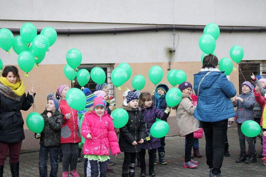 W Strzyżowicach przywitali wiosnę zielonymi balonami