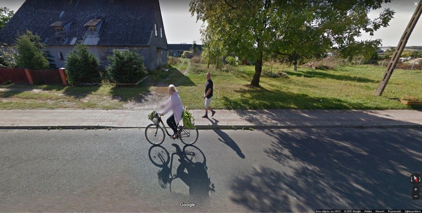 Wioski pod Skokami w Google Street View. Co działo się tu we wrześniu 2012 roku? Dużo się zmieniło? 
