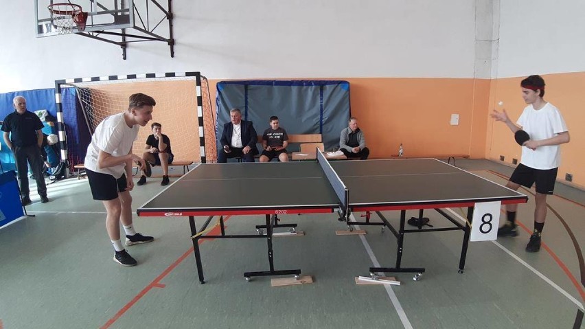 Głogów: Ministranci i lektorzy zmierzyli się w mistrzostwach tenisa stołowego. ZDJĘCIA
