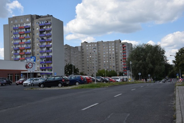 W ostatnim czasie na os. Pomorskim w Zielonej Górze doszło do kradzieży w blokach. Policja apeluje, by sąsiedzi pomagali sobie, gdy wiedzą, że mieszkańcy wyjeżdżają na wakacje.