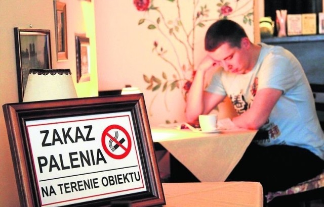 Palenie w restauracjach jest zakazane. Palaczom trzeba wydzielać wentylowane miejsce