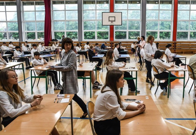Uczniowie do egzaminu ósmoklasisty w sesji dodatkowej przystępują w terminie 12-14 czerwca 2023.