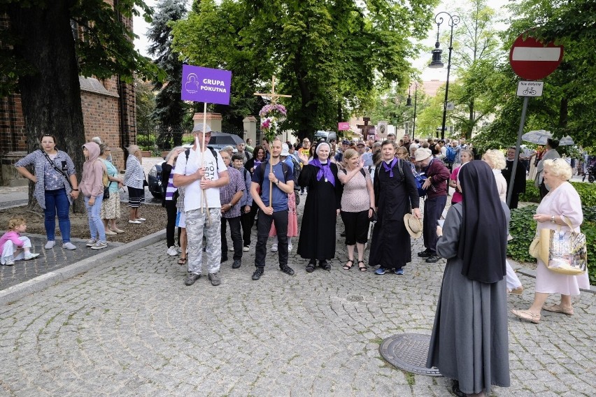 6 lipca po godz. 9:00 Poznańska Piesza Pielgrzymka wyruszyła...