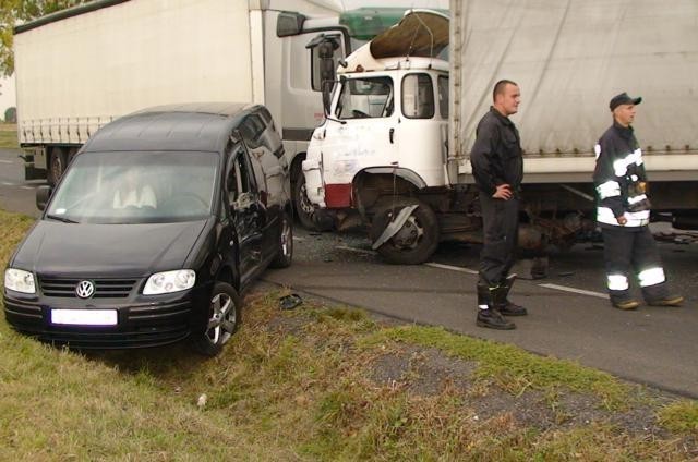 Kierowca opla nie poczekał na swoją kolej w Kolonii Rudnik. Dostał 500 zł mandatu i 6 punktów