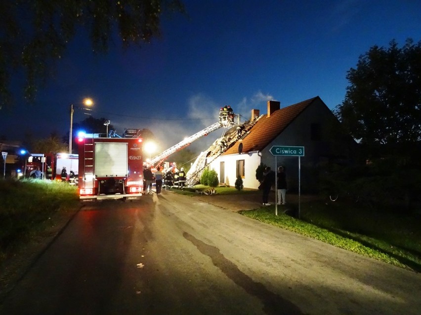 Pożar w Roszkowie: Palił się dom jednorodzinny w Roszkowie