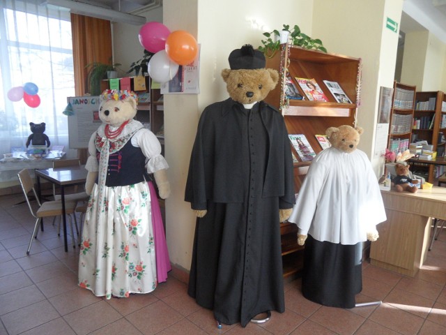 Wystawa pluszaków w Bibliotece Centralnej