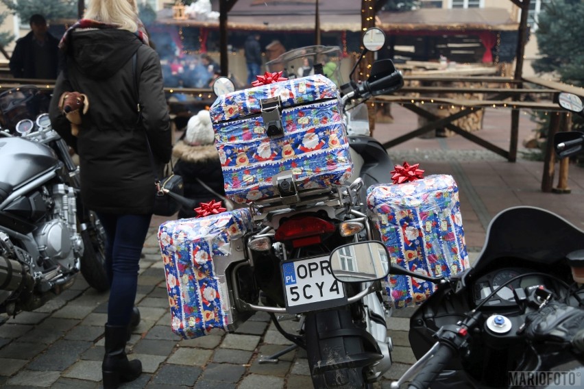 Motomikołaje na Rynku w Opolu. Mikołajkowy przejazd przez miasto 