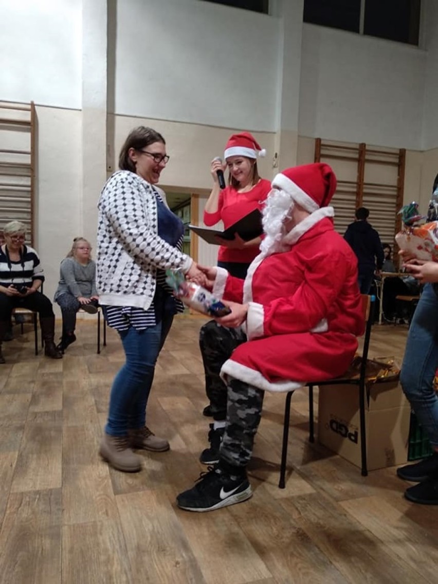 W sycowskim ZSP mikołaj przyniósł paczki dla niepełnosprawnych
