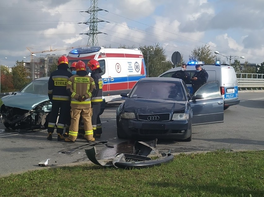 Wypadek na wiadukcie przy ulicy Wyścigowej w Radomiu. Jedna osoba w szpitalu