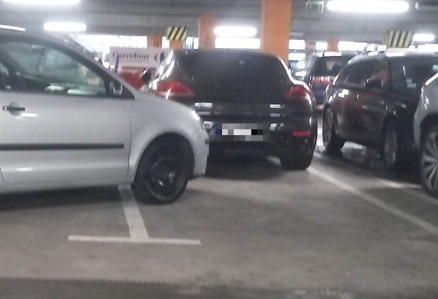Tak kilku właścicieli aut zaparkowało swoje pojazdy w...