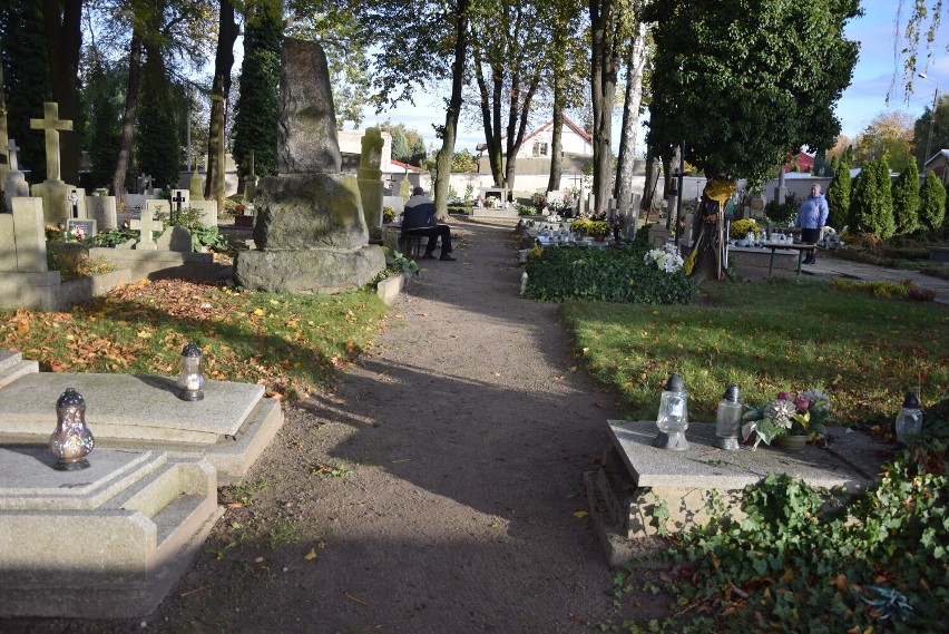 Cmentarz ewangelicki w Wieluniu w dniu Wszystkich Świętych 2023